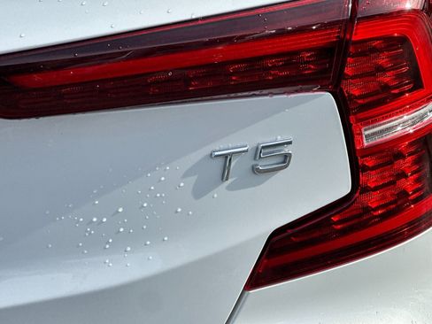 Used 2020 Volvo S60 T5 Momentum w/ Premium Package image 25