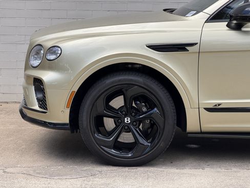 Used 2023 Bentley Bentayga AWD/4WD image 14