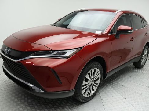 Used 2024 Toyota Venza Limited image 2