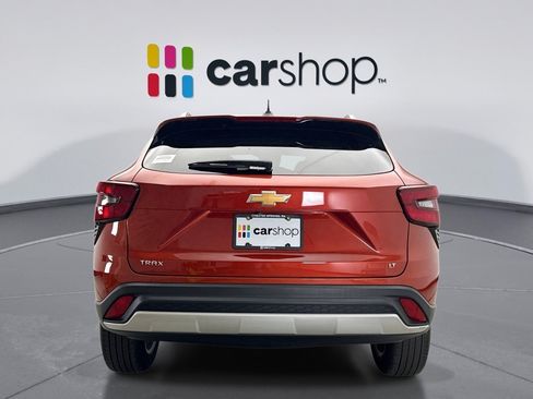Used 2024 Chevrolet Trax LT w/ Driver Confidence Package FWD image 4