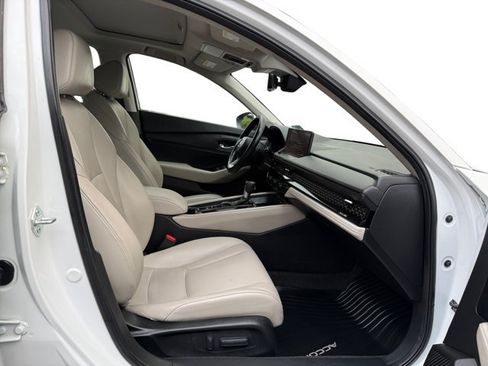 Used 2024 Honda Accord Touring image 12