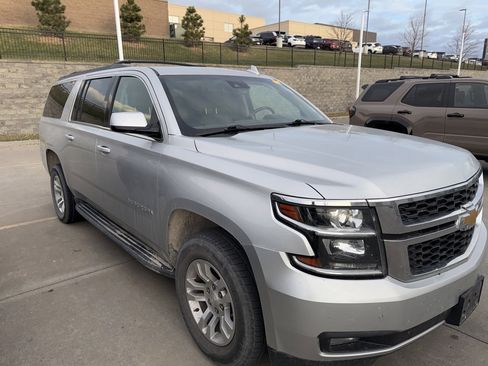 Used 2019 Chevrolet Suburban LT image 6