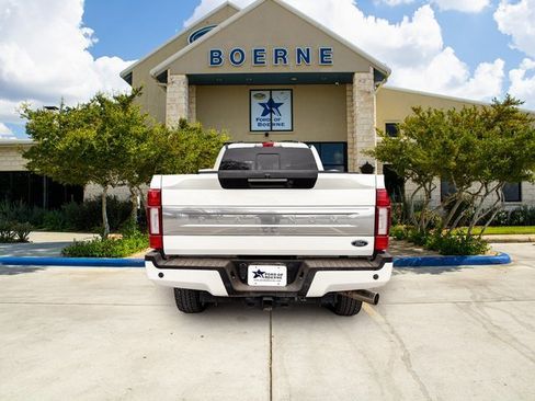 Used 2022 Ford F250 Platinum w/ FX4 Off-Road Package image 4