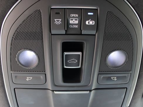 Used 2018 Genesis G80 3.3T Sport RWD image 21