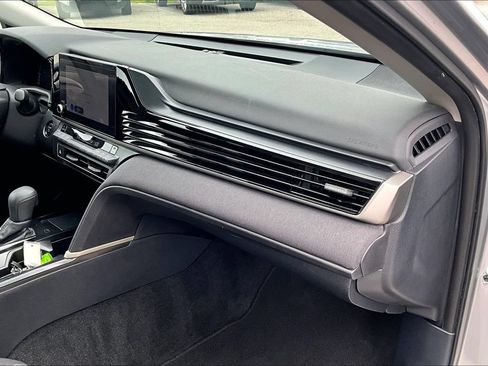 Used 2025 Toyota Camry LE FWD image 18