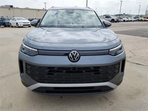 New 2025 Volkswagen Tiguan SE image 9