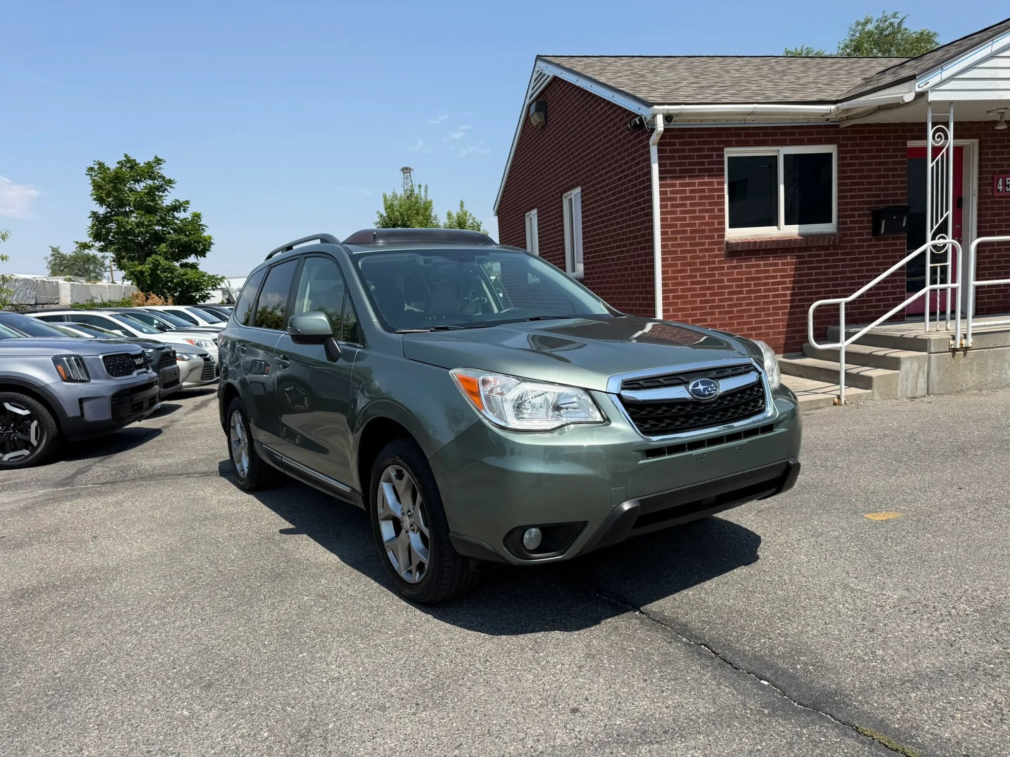 Used 2016 Subaru Forester 2.5i Touring w/ Eyesight & Navigation System AWD/4WD image 3