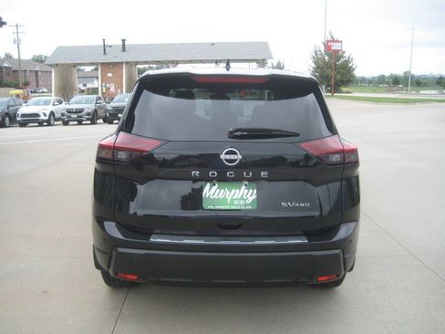 Used 2024 Nissan Rogue SV AWD/4WD image 6