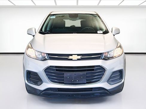 Used 2020 Chevrolet Trax LS w/ LPO, Cargo Package FWD image 2