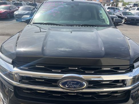 Used 2023 Ford Expedition Limited image 10