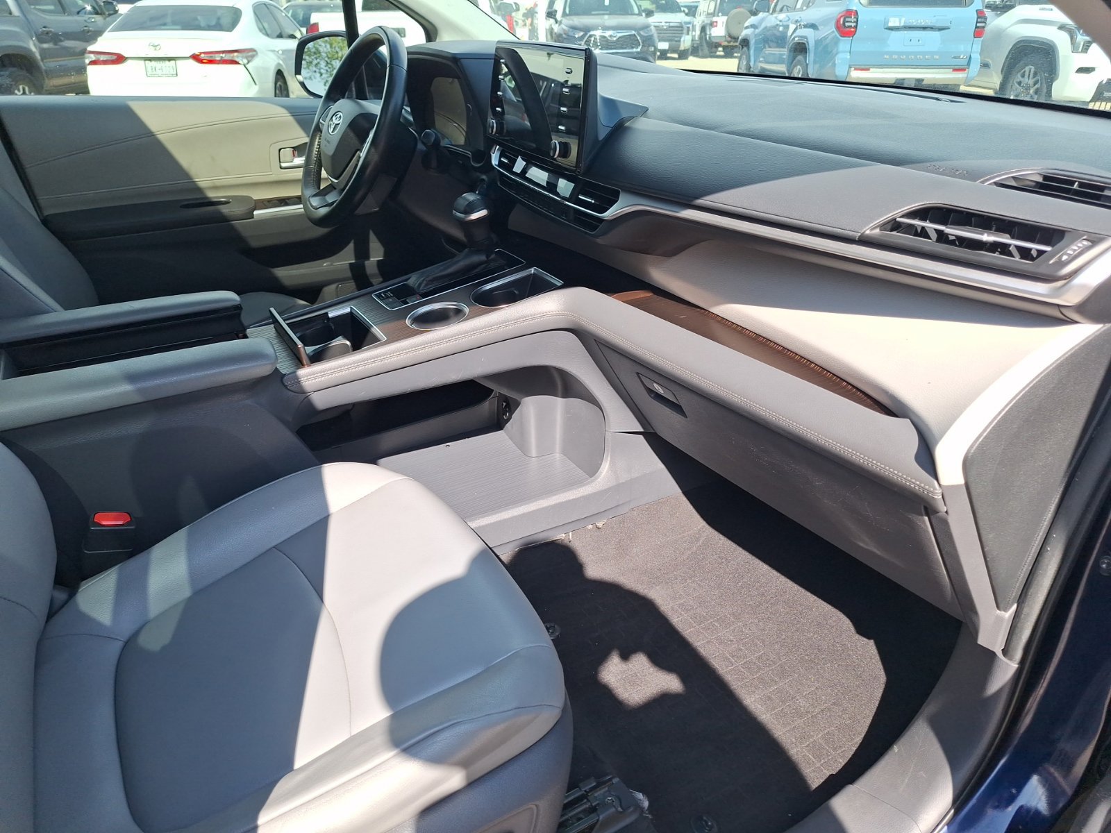 Used 2021 Toyota Sienna XLE FWD image 32