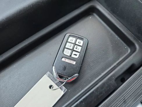 Used 2023 Honda Odyssey EX-L image 42