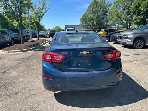 Used 2019 Chevrolet Cruze LT w/ Convenience Package FWD image 4