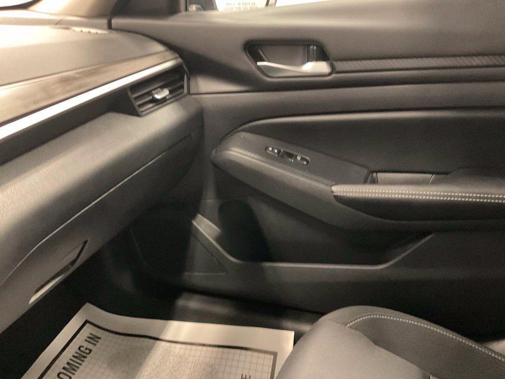 Used 2025 Nissan Altima 2.5 SV FWD image 20