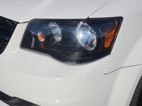 Used 2017 Dodge Grand Caravan SE image 7