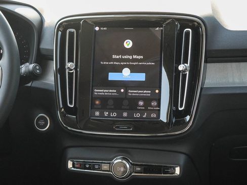 New 2026 Volvo XC40 B4 Plus w/ Climate Package image 24