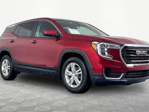 Used 2024 GMC Terrain SLE FWD image 2
