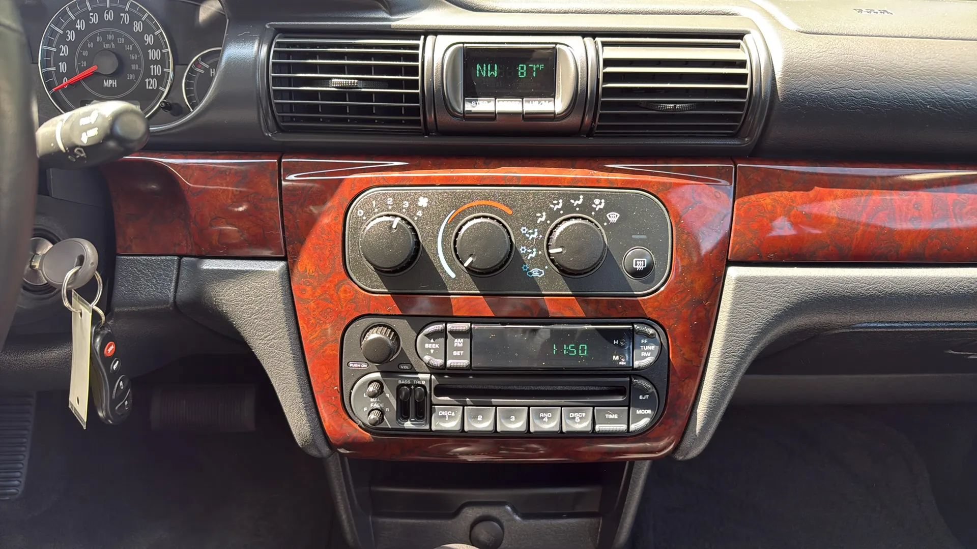 Used 2002 Chrysler Sebring LXi w/ Security Group FWD image 32