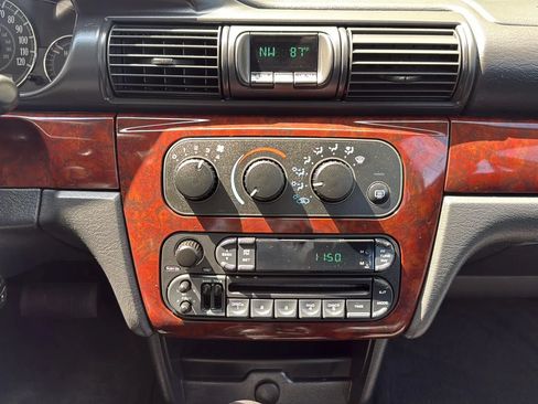 Used 2002 Chrysler Sebring LXi w/ Security Group FWD image 32