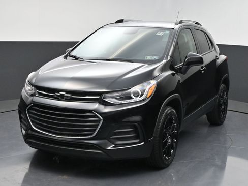 Used 2022 Chevrolet Trax LT w/ Midnight Edition AWD/4WD image 3