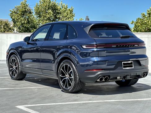Certified 2025 Porsche Cayenne S AWD/4WD image 4