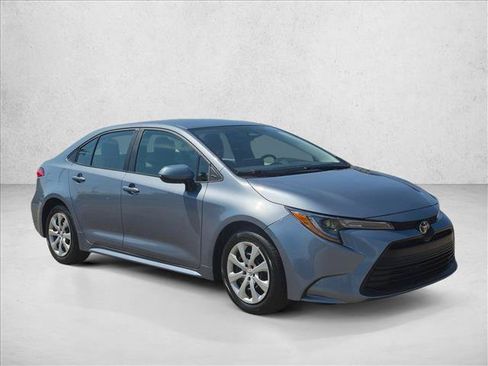 Used 2025 Toyota Corolla LE FWD image 3