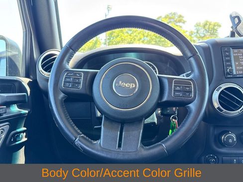 Used 2018 Jeep Wrangler Unlimited Sahara w/ Connectivity Group AWD/4WD image 14