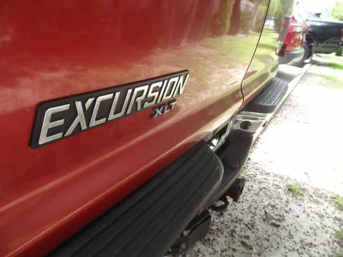 Used 2004 Ford Excursion XLT AWD/4WD image 6