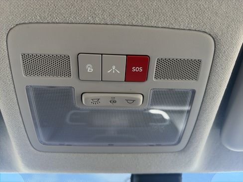 Certified 2025 Hyundai Venue Limited FWD image 12