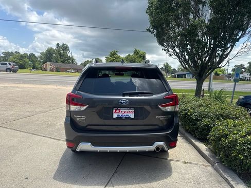 Used 2022 Subaru Forester Touring AWD/4WD image 6