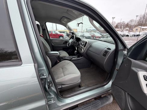 Used 2005 Ford Escape XLT image 15