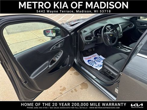 Used 2017 Chevrolet Malibu Premier w/ Driver Confidence Package FWD image 11