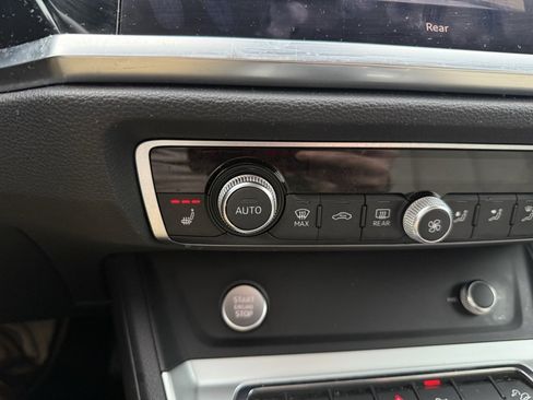 Used 2019 Audi Q3 2.0T Premium Plus image 16