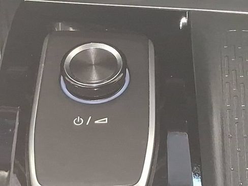 Used 2025 Buick Enclave Preferred w/ Power Package FWD image 32
