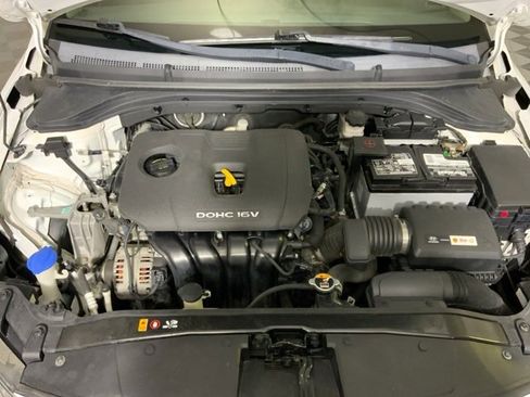Used 2017 Hyundai Elantra Value Edition w/ Cargo Package image 38