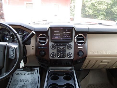 Used 2015 Ford F250 Lariat w/ Lariat Ultimate Package image 9