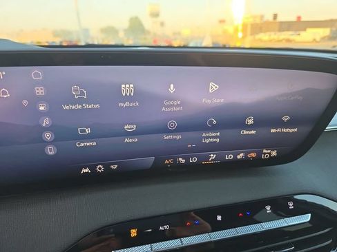 Certified 2025 Buick Enclave Preferred FWD image 20