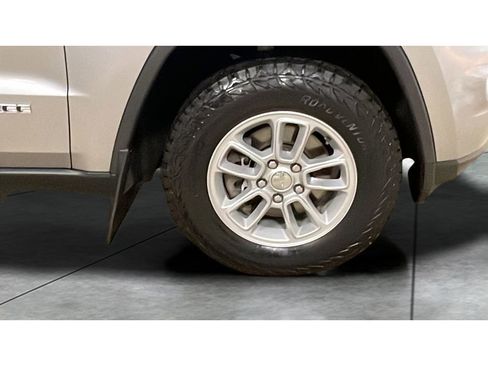 Used 2019 Jeep Grand Cherokee Laredo image 19