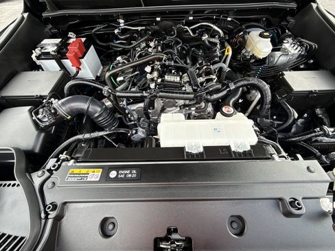 Certified 2025 Toyota 4Runner SR5 AWD/4WD image 17