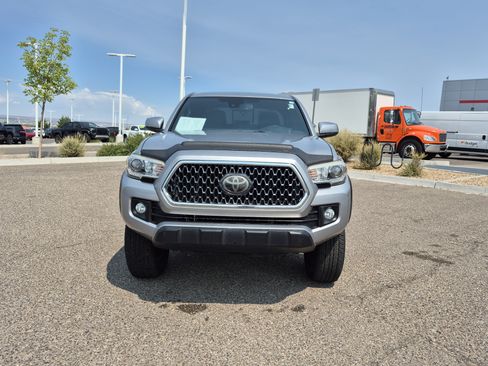 Used 2018 Toyota Tacoma TRD Off-Road w/ Technology Package AWD/4WD image 8