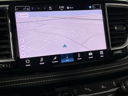 Certified 2024 Chrysler Pacifica Limited image 19