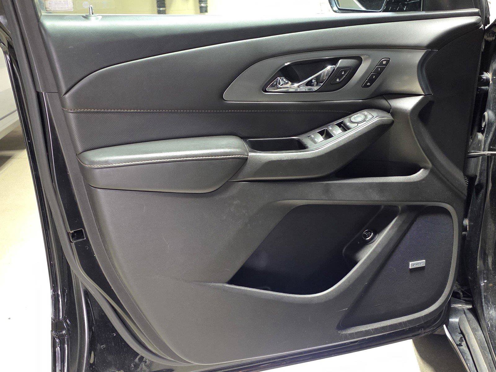 Used 2019 Chevrolet Traverse Premier w/ Redline Edition FWD image 17