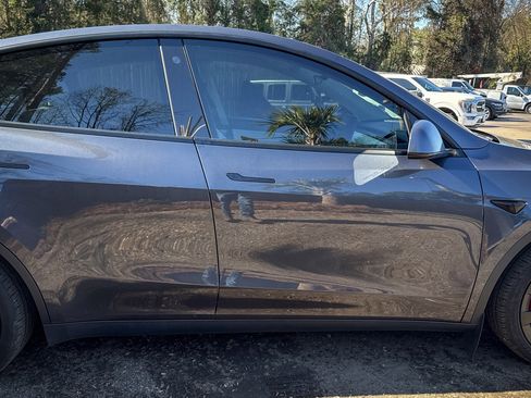 Used 2021 Tesla Model Y Long Range image 18