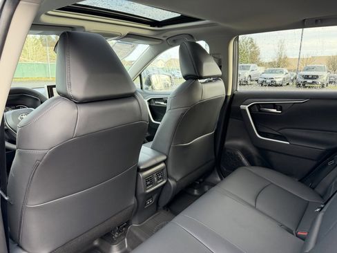 Used 2025 Toyota RAV4 XLE Premium image 30