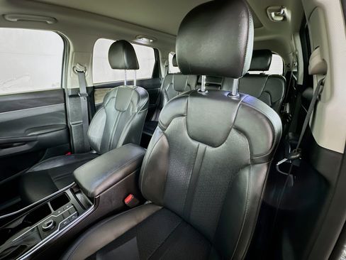 Used 2023 Kia Sorento S w/ Panoramic Sunroof Package AWD/4WD image 21