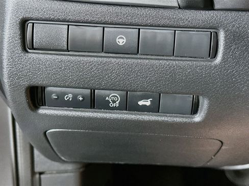 Used 2025 Nissan Rogue SV FWD image 17