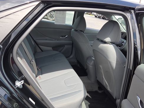 Used 2023 Hyundai Elantra SEL FWD image 15