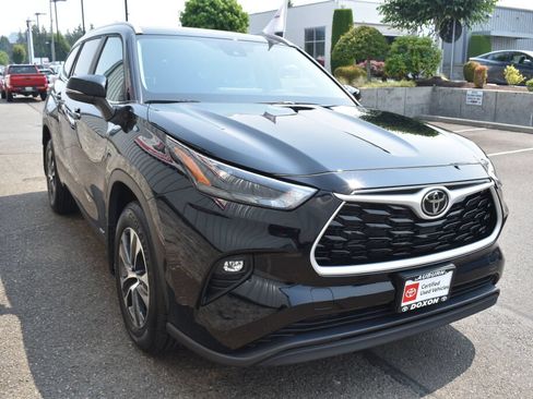 Certified 2026 Toyota Highlander XLE AWD/4WD image 3