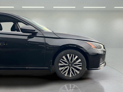 Used 2024 Nissan Altima 2.5 SV AWD/4WD image 11
