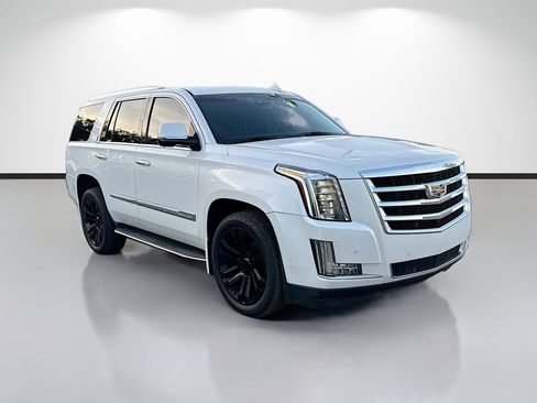 Used 2016 Cadillac Escalade Luxury RWD image 1